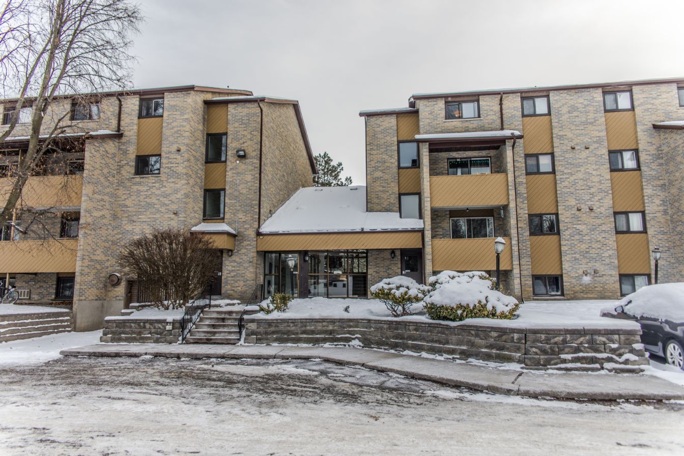 Kensington Manor Skyview Living