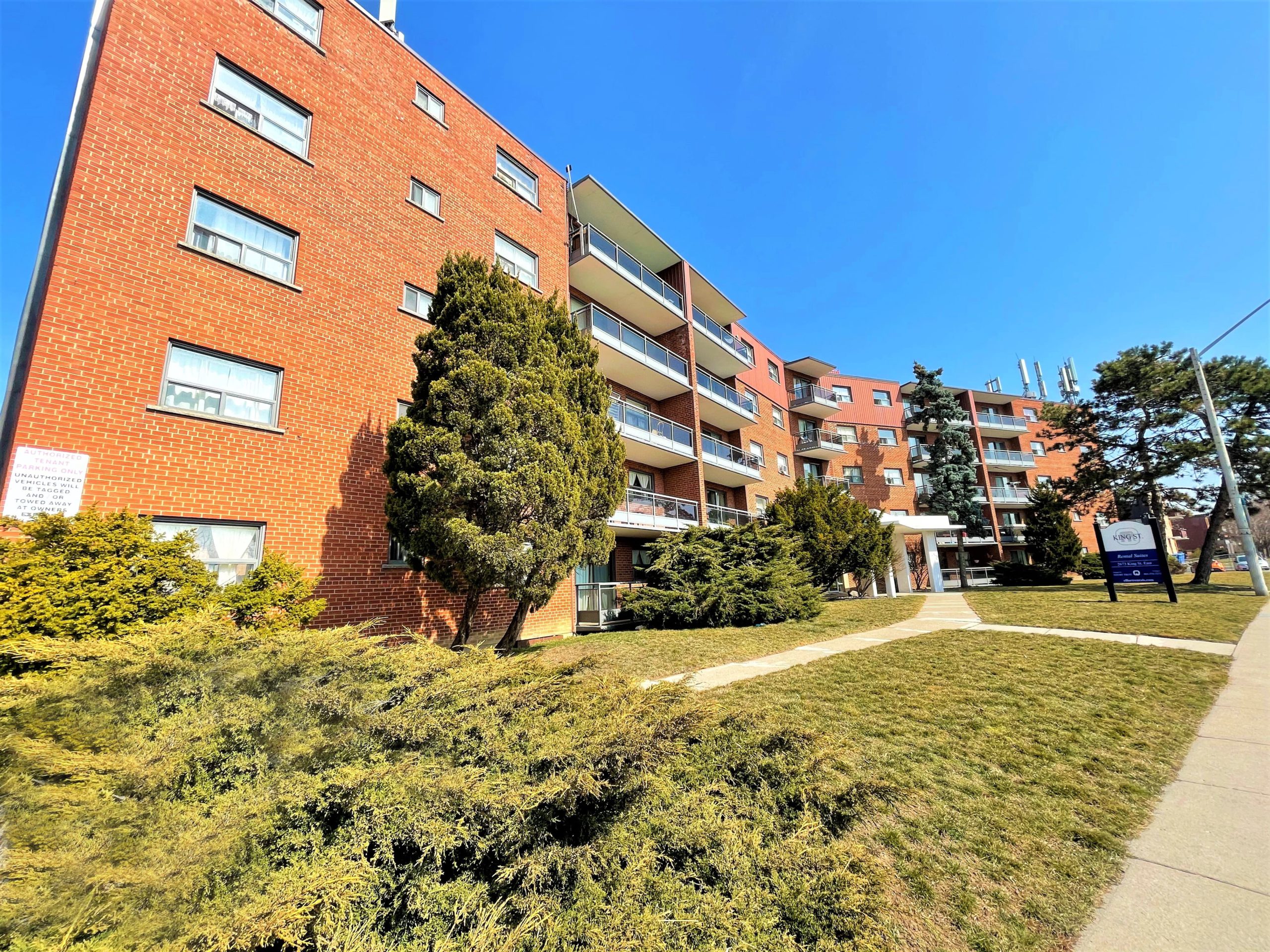 King Suites Skyview Living